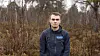Mann står foran et åpent område med trær i Røros kommune.