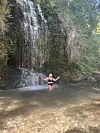 Fossen på Evi i Hellas var 30 meter høy og Liva Hanne Tønset måtte teste badevannet i den.