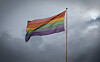 pride prideflagg skyer tunge skyer